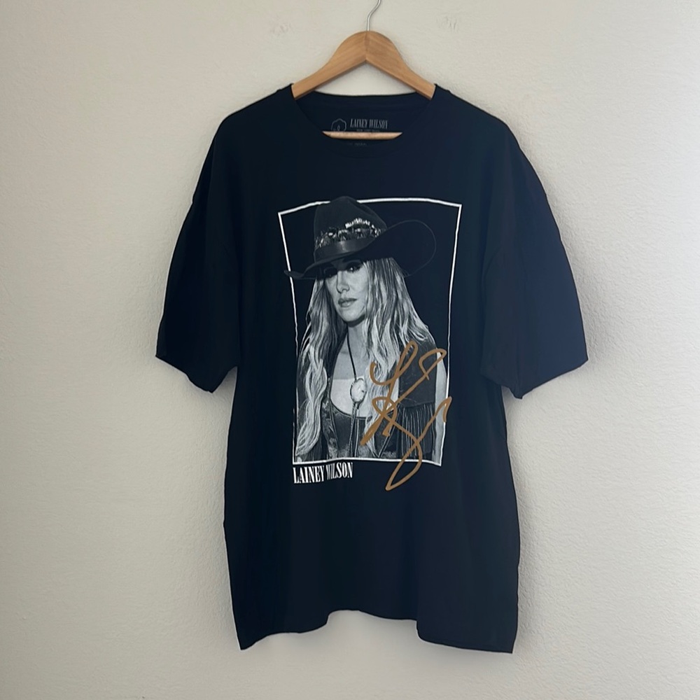 NWOT Lainey Wilson Graphic Tee
